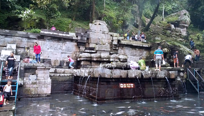 Petirtaan Jolotundo Kualitas Airnya Terbaik Setelah Air Zam Petirtaan Jolotundo Kualitas Airnya Terbaik Setelah Air Zam