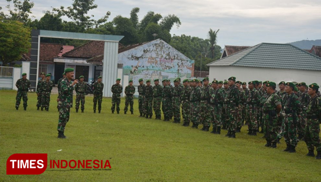 Pelaksanaan Minggu Militer Kodim 0824 Jember di Lapangan dan Balai Desa Wirolegi (FOTO: AJP/TIMES Indonesia)