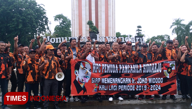 Majelis Pimpinan Cabang (MPC) Pemuda Pancasila (PP) Kabupaten Sidoarjo saat mendeklarasikan sikap dukungannya kepada Calon Presiden (Capres) dan Wakil Presiden (Cawapres) nomor urut 01 Joko Widodo - Kiai Ma'ruf Amin. (FOTO: Rudi Mulya/TIMES Indonesia)