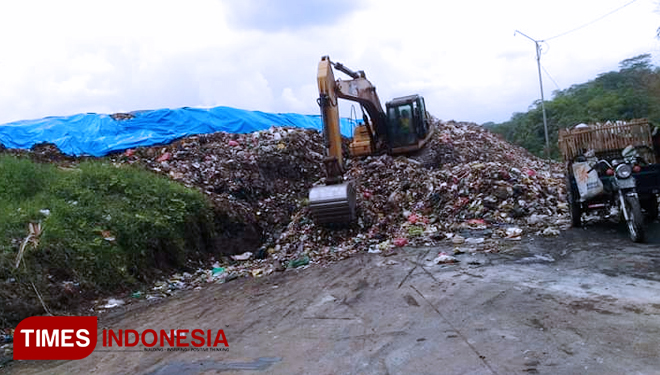 Aktivitas pengolahan sampah di TPA Talangagung yang segera menerapkan metode Sanitary Landfill (FOTO: Binar Gumilang/TIMES Indonesia)