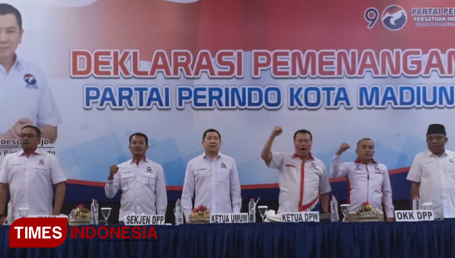 Ketua Umum Partai Perindo Hary Tanoesoedibjo bersama pengurus partai,saat menghadiri Deklarasi Pemenangan Perindo di Kota Madiun. (FOTO: Pamula Yohar. C/TimesIndonesia)