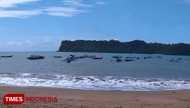Kondisi pantai Tamban di Kabupaten Malang yang telah terpasang alat peringatan dini tsunami dalam keadaan rusak. (Foto: Binar Gumilang/TIMES Indonesia)