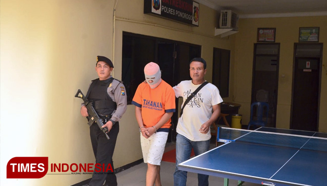 Polres Ponorogo berhasil menangkap JH sang mucikari prostitusi online di Ponorogo. (FOTO: Endra Dwiono/TIMES Indonesia)