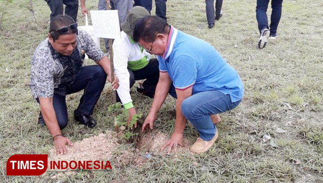TIMES-Indonesia-Bupati-Sumba-Timur-Ajak-Tanam-Sakura-2.jpg