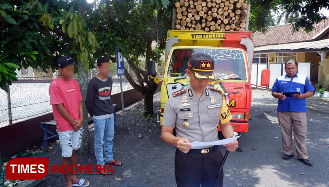 Meresahkan Pengguna Jalan, Polres Lumajang Basmi Truk Goyang - TIMES ...