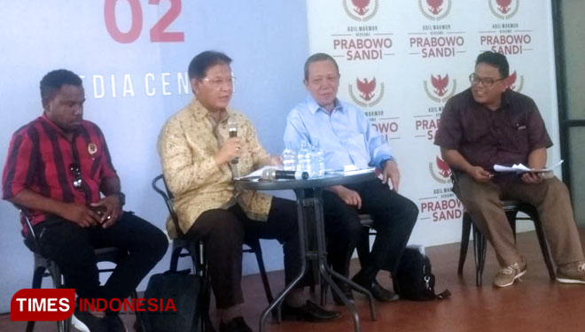 Pakar Perumahan, Agung Mulyana (Ke-2 dari kiri) dalam diskusi Rabu Biru bertajuk (Foto: Yayat/TIMES Indonesia)