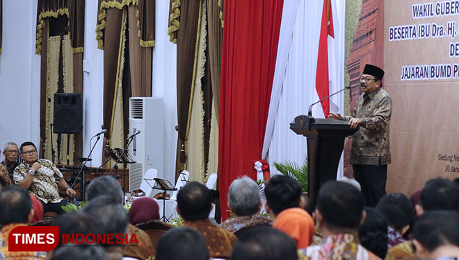 Gubernur Jawa Timur Soekarwo Memberikan Sambutan pada acara Silaturahmi dengan Jajaran BUMD Provinsi Jawa Timur di Grahadi (Foto: Humas for TIMES Indonesia)