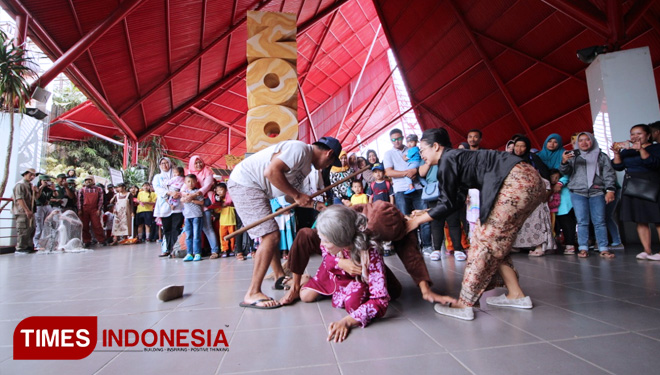 Aksi teaterikal mengingatkan masyarakat untuk tergerak melindungi Primata di Indonesia. (ist/TIMES Indonesia) 