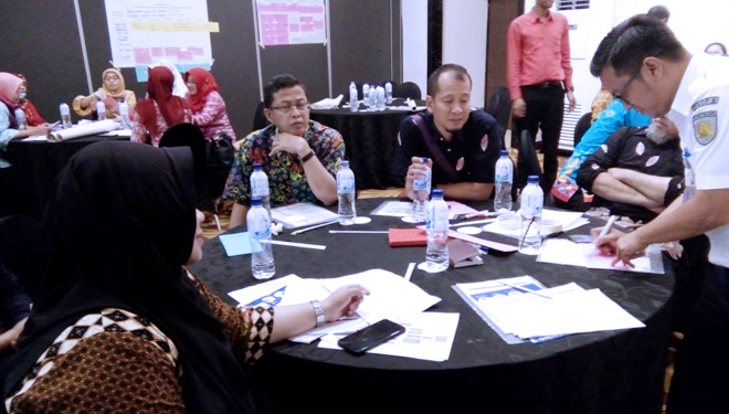 Sejumlah pengusaha dan instansi pemerintah saat mengikuti Minilokakarya Finalisasi Paket Kegiatan Lokal Solusi Penyebab Utama Kematian Ibu dan Bayi yang digelar Pemkab Jember. (FOTO: Istimewa)