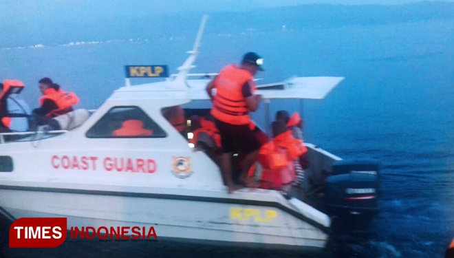 evakusi-penumpang-kapal-tenggelam.jpg