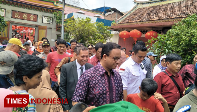 Gubernur DKI Jakarta, Anies Rasyid Baswedan saat kegiatan blusukan di Wihara Dharma Bakti (FOTO: Rizki Amana/TIMES Indonesia)