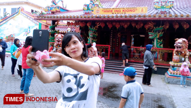 Kelenteng jadi jujugan wisata di liburan tahun baru imlek 2019. (Foto: Ervan Marwantaka/ TIMES Indonesia)