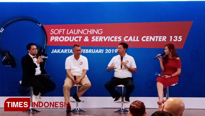 Direktur Pemasaran Retail PT Pertamina, Mas'ud Khamid (dua dari kanan) saat Peluncuran Call Center 135 dari PT Pertamina di kantor Pertamina Pusat, Jakarta Pusat, Rabu (6/2/2019). (FOTO: Rahmi/TIMES Indonesia)