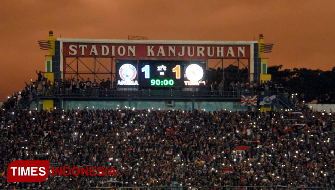 Susana tribun Stadion Kanjuruhan Kabupaten Malang saat Arema FC vs Timnas U-22 pada Minggu (10/2/2019). (FOTO: Adhitya Hendra/ TIMES INDONESIA)  