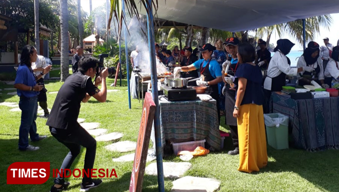 Suasana lomba memasak Ayam Taliwang di Qunci Villas & Resort Lombok.(FOTO: Anugrah Dany/TIMES Indonesia) 