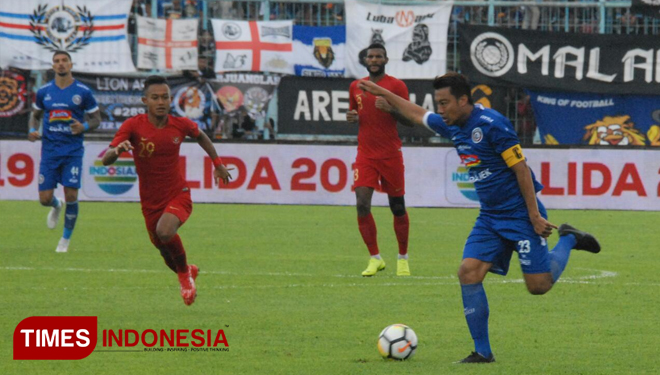 Pertandingan Arema FC vs Timnas Indonesia U-22. (FOTO: Adhitya Hendra/TIMES Indonesia)
