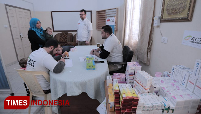 Suplai bantuan obat-obatan dari ACT untuk rumahsakit di Gaza, Palestina cukup membantu paramedis dalam memberikan layanan kepada warga yang terluka. (FOTO: AJP/TIMES Indonesia)
