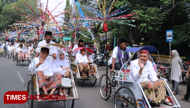 Kirab Pataka Dalam Prosesi Hari Jadi Kota Pasuruan. (FOTO: AJP/TIMES Indonesia)