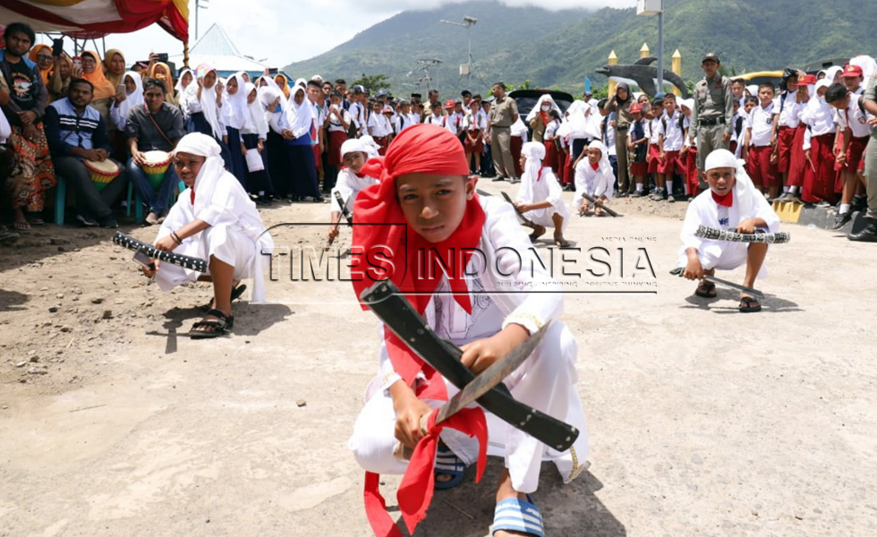 Ekspedisi Pinisi Bakti Nusantara Bersandar di Maluku Utara