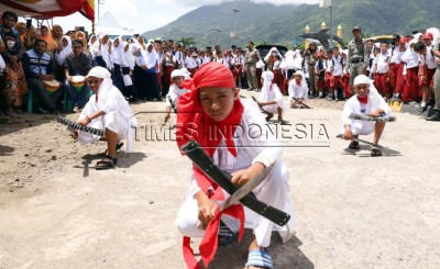 Ekspedisi Pinisi Bakti Nusantara Bersandar di Maluku Utara
