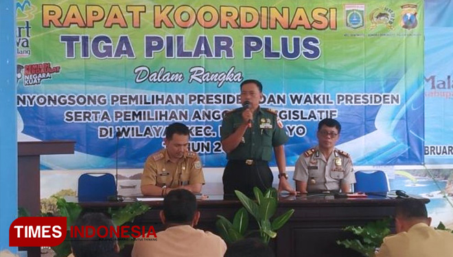 Danramil 0818/ 11 Donomulyo berikan sambutan pada Rakor tiga Pilar Plus . (FOTO: AJP/TIMES Indonesia)