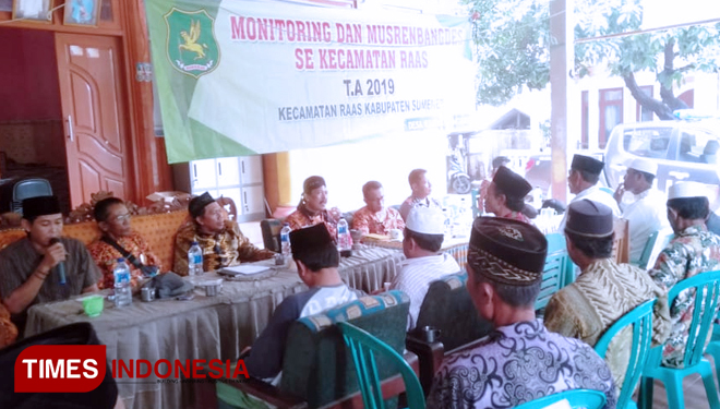 Pelaksanaan Musrenbangdes 2019 di Desa Karangnangka, Kecamatan Raas, Kabupaten Sumenep, Selasa (12/2/2019). (FOTO: TIMES Indonesia)