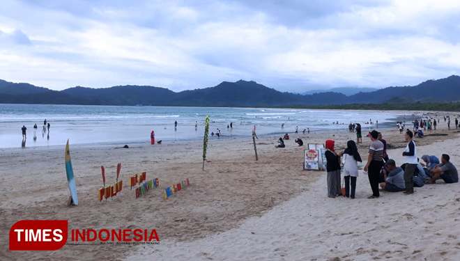 Pulau Merah Banyuwangi Beach. (FOTO: TIMES Indonesia Document)