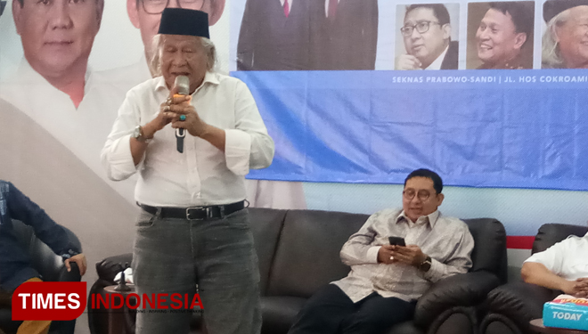 Budayawan Ridwan Saidi saat menghadiri diskusi bertajuk 'Jelang Pilpres, Jokowi Blunder dan Panik?' di Kantor Seknas duet Prabowo-Sandi. (FOTO: Hasbullah/TIMES Indonesia).