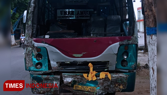 Kondisi Bus Cendana pasca kecelakaan (FOTO: Ervan Marwantaka/TIMES Indonesia)