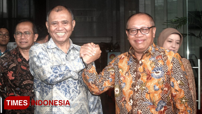 Ketua KPK, Agus Rahardjo (kiri) bersama Direktur utama BPJS Ketenagakerjaan, Agus Susanto. (Foto: Erwin Wahyudi/TIMES Indonesia)