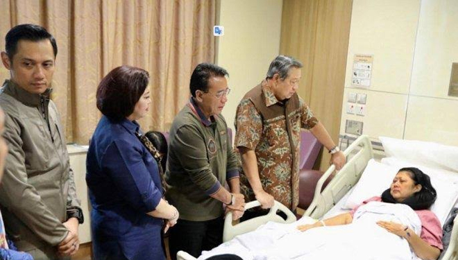 kondisi ibu Ani Yudhoyono, Istri Presiden Republik Indonesia ke-6, Susilo Bambang Yudhoyono (SBY). (FOTO: Twitter/Andi Arief)