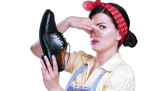 Tips Sederhana Mencegah Sepatu Bau, Apa Saja?
