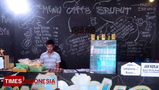 Cafe Sruput hadir di Pamekasan di Jalan Raya Palduding Palengaan, Kabupaten Pamekasan. Kamis, (14/02/2019). (FOTO: Syafii/TIMES Indonesia)