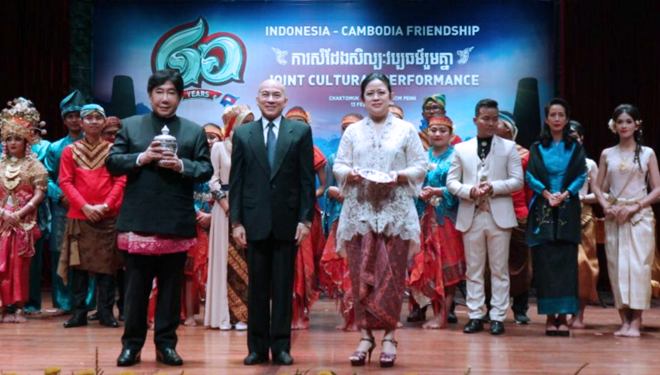 Menko PMK RI Apresiasi Pagelaran Budaya 60 Tahun Hubungan Indonesia-Kamboja
