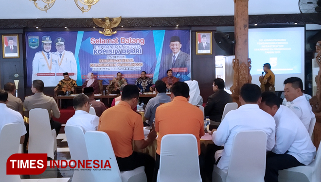 Suasana kunjungan Komisi V DPR RI di Pendapa Kabupaten Probolinggo. (FOTO: Happy L. Tuansyah/TIMES Indonesia)