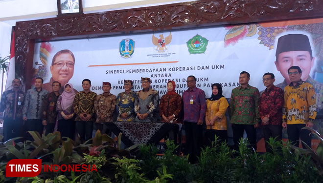 Suasana acara sinergi pemberdayaan koperasi dan UKM antara kementerian koperasi dan UKM dengan pemerintah daerah Kabupaten Pamekasan di Pendopo Ronggosukowati Pamekasan. Jum'at (15/2/2019) (Foto: Syafii/TIMES Indonesia)