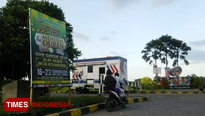 Jalan Jakarta GKB Gresik yang akan menjadi lokasi pasar rakyat dan mendem duren (Foto: Akmal/TIMES Indonesia).