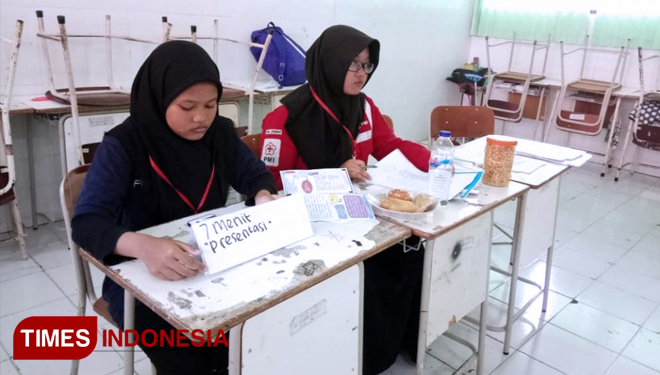 Lomba PMR Gita Praja, KSR PMI Unisma Kirimkan Juri di SMAN 1 Lamongan. (FOTO: AJP/TIMES Indonesia)