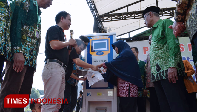 Peluncuran ATM Beras Lazismu, Bengkulu. (FOTO: PP Muhammadiyah for TIMES Indonesia).