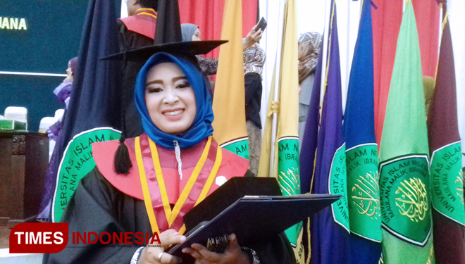 Widya Rahmawati, Peraih gelar wisudawan terbaik. (FOTO: Nur Aini/TIMES Indonesia)