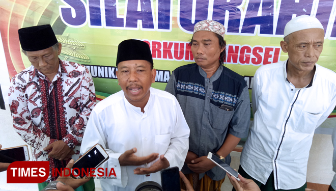 Ketua Panitia Silaturrahmi Forkum Bangsel, KH Abd Jalil Tolha ketika memberikan keterangan kepada awal media. (FOTO: Doni Heriyanro/TIMES Indonesia)