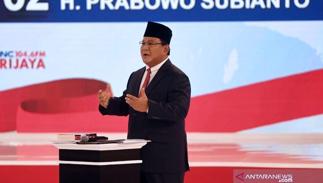 Capres nomor urut 02 Prabowo Subianto menyampaikan visi misi saat mengikuti debat capres 2019 putaran kedua di Hotel Sultan, Jakarta, Minggu (17/2/2019). (FOTO: ANTARA FOTO/Akbar Nugroho Gumay/pras)