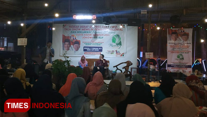 Suasana Talkshow dan Nonton Bareng Debat Capres Part II, Kota Kediri. (FOTO: AJP/TIMES Indonesia)
