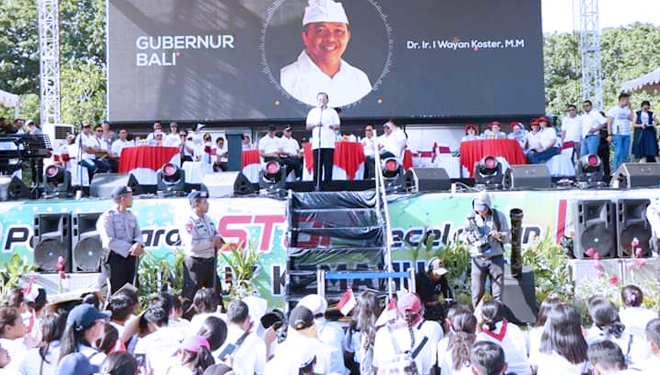 Gubenur Bali Wayan Koster saat acara milineal Road Safety Festival yang di selenggarakan Polda Bali di Lapangan Renon, Denpasar, Senin (18/2/2019).(FOTO: Istimewa/TIMES Indonesia)