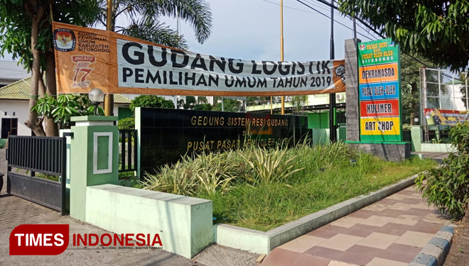 Gedung Sistem Resi Gudang yang saat ini menjadi gudang logistik Pemilu 2019 (Foto: Uday/TIMES Indonesia).
