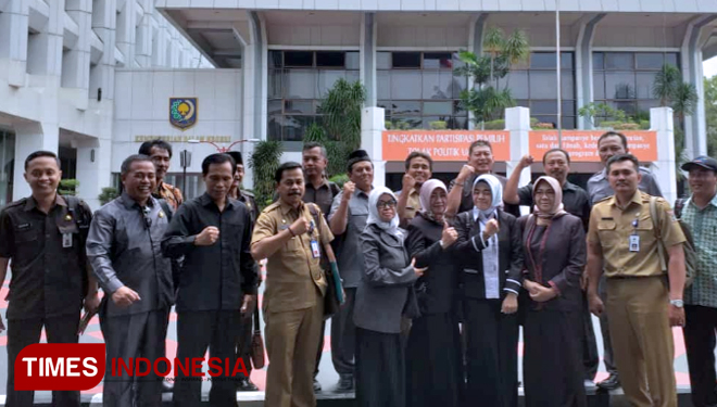 Komisi I DPRD Kabupaten Malang dan Pemkab Malang saat mengunjungi Kemendagri (FOTO: DPMD Kab Malang for TIMES Indonesia)
