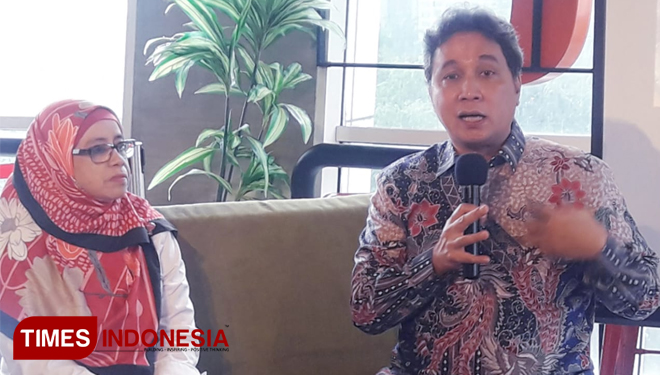 Kepala Museum Basoeki Abdullah, Maeva Salmah bersama Dirjen Kebudayaan Hilmar Farid saat konferensi pers di Jakarta, Senin (18/2/2019). (FOTO: Ivan Iskandaria/TIMES Indonesia)