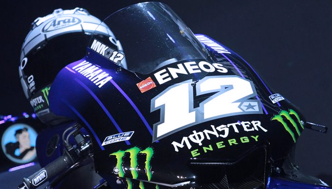 Maverick Vinales dengan bangga menunjukkan angka 12 yang akan dipakainya pada musim MotoGP2019. (FOTO: ) 