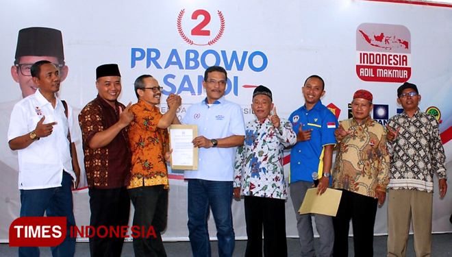 Relawan Warteg Dua Jari (WIDURI) Deklarasi Dukung Capres dan Cawapres Prabowo-Sandiaga (FOTO: Ivan Iskandaria/TIMES Indonesia)