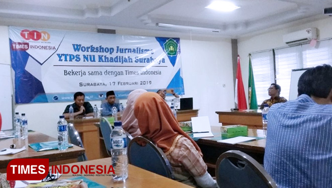 Suasana workshop jurnalisme YPTS NU Khadijah bekerja sama dengan Times Indonesia disertai penandatanganan MoU. (FOTO: AJP/TIMES Indonesia)